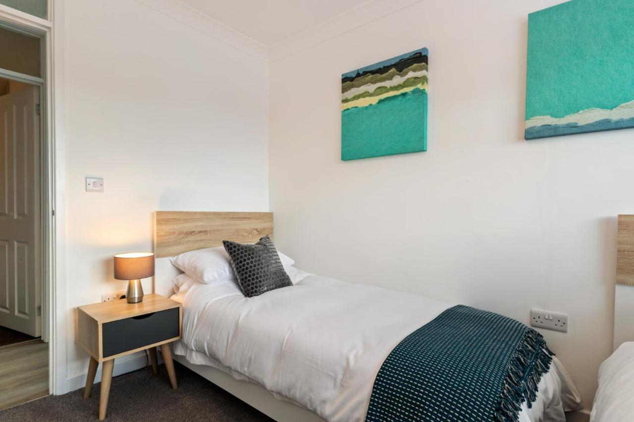 25 Coedrath Park - Sea Views From Balcony, Short Walk To Beach, Parking Saundersfoot Extérieur photo
