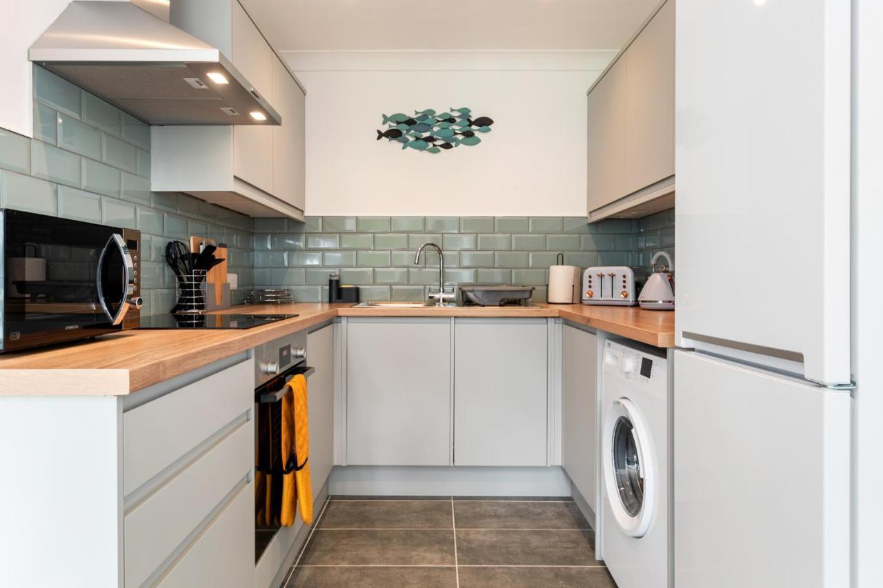 25 Coedrath Park - Sea Views From Balcony, Short Walk To Beach, Parking Saundersfoot Extérieur photo